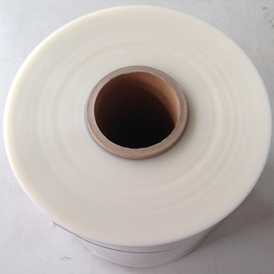Carrete de película transparente de encogimiento de la poliolefina que embala para Mat Packaging de tierra